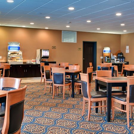Holiday Inn Express Airport Calgary By Ihg Eksteriør bilde