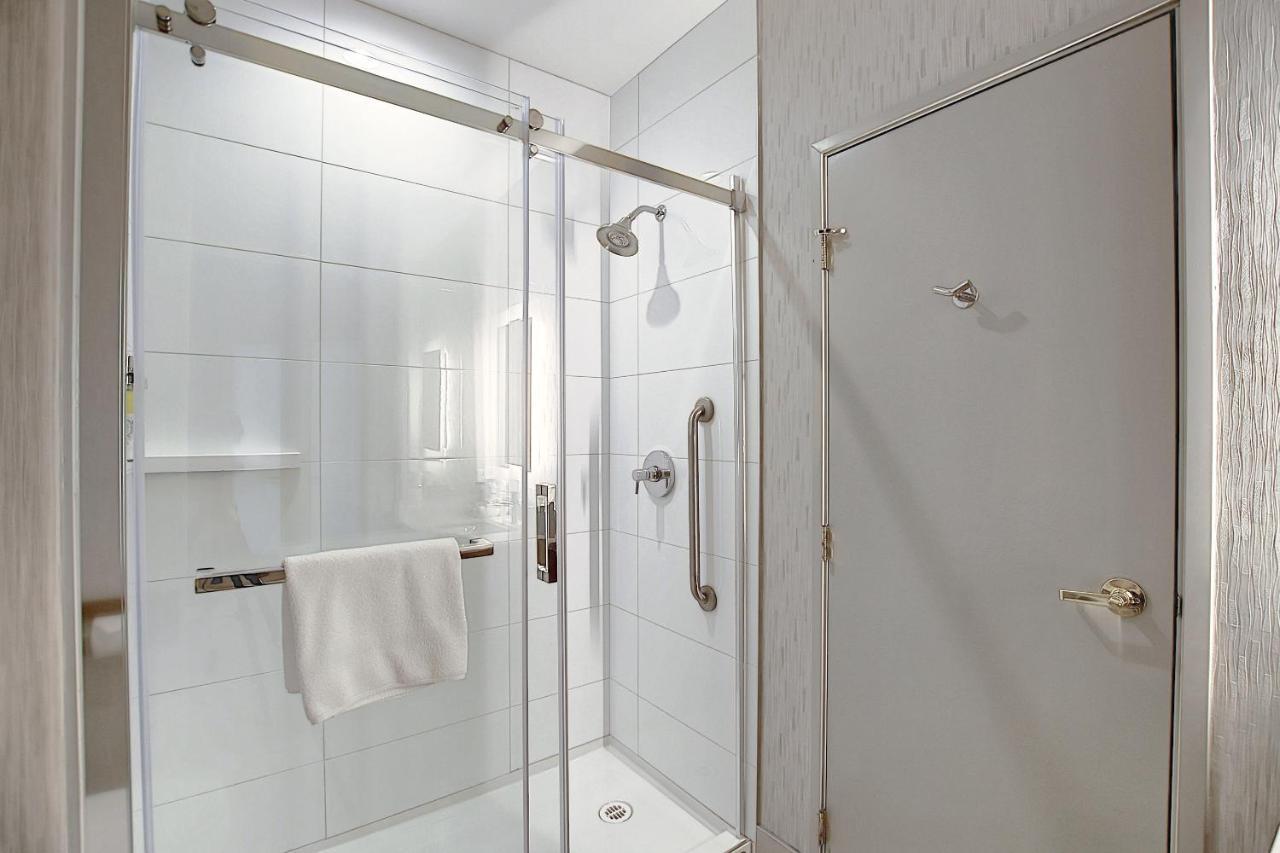 Holiday Inn Express Airport Calgary By Ihg Eksteriør bilde