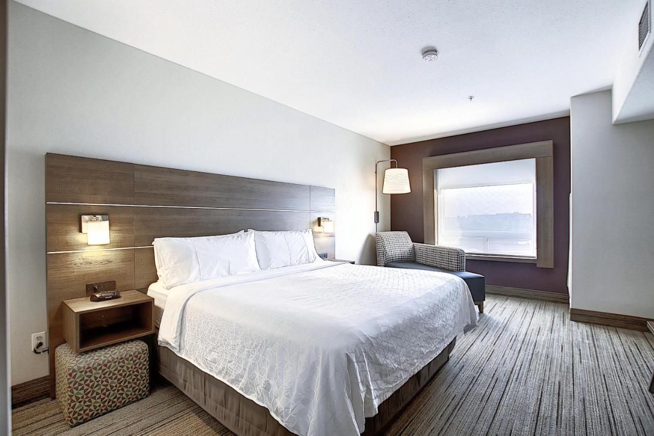Holiday Inn Express Airport Calgary By Ihg Eksteriør bilde