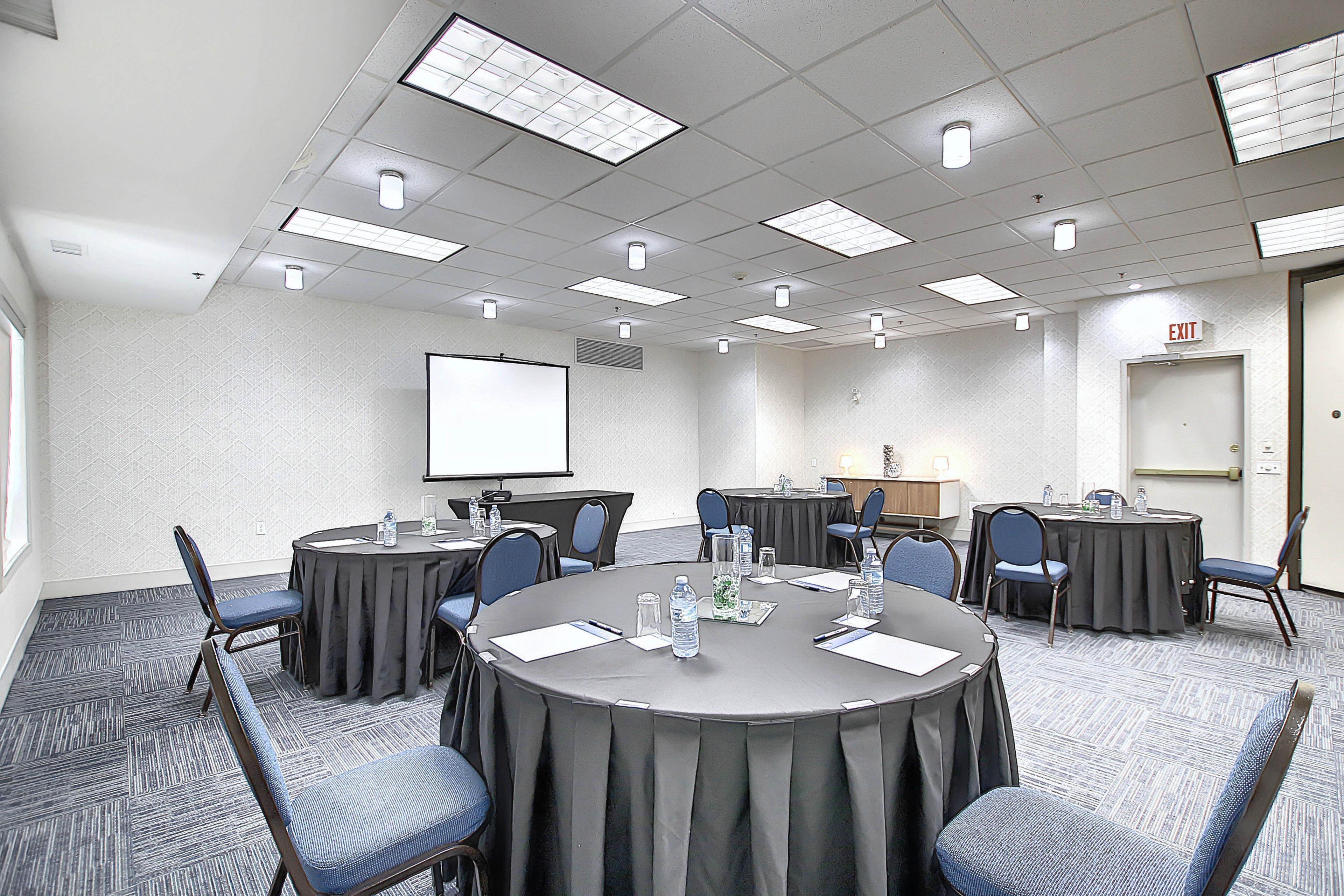 Holiday Inn Express Airport Calgary By Ihg Eksteriør bilde