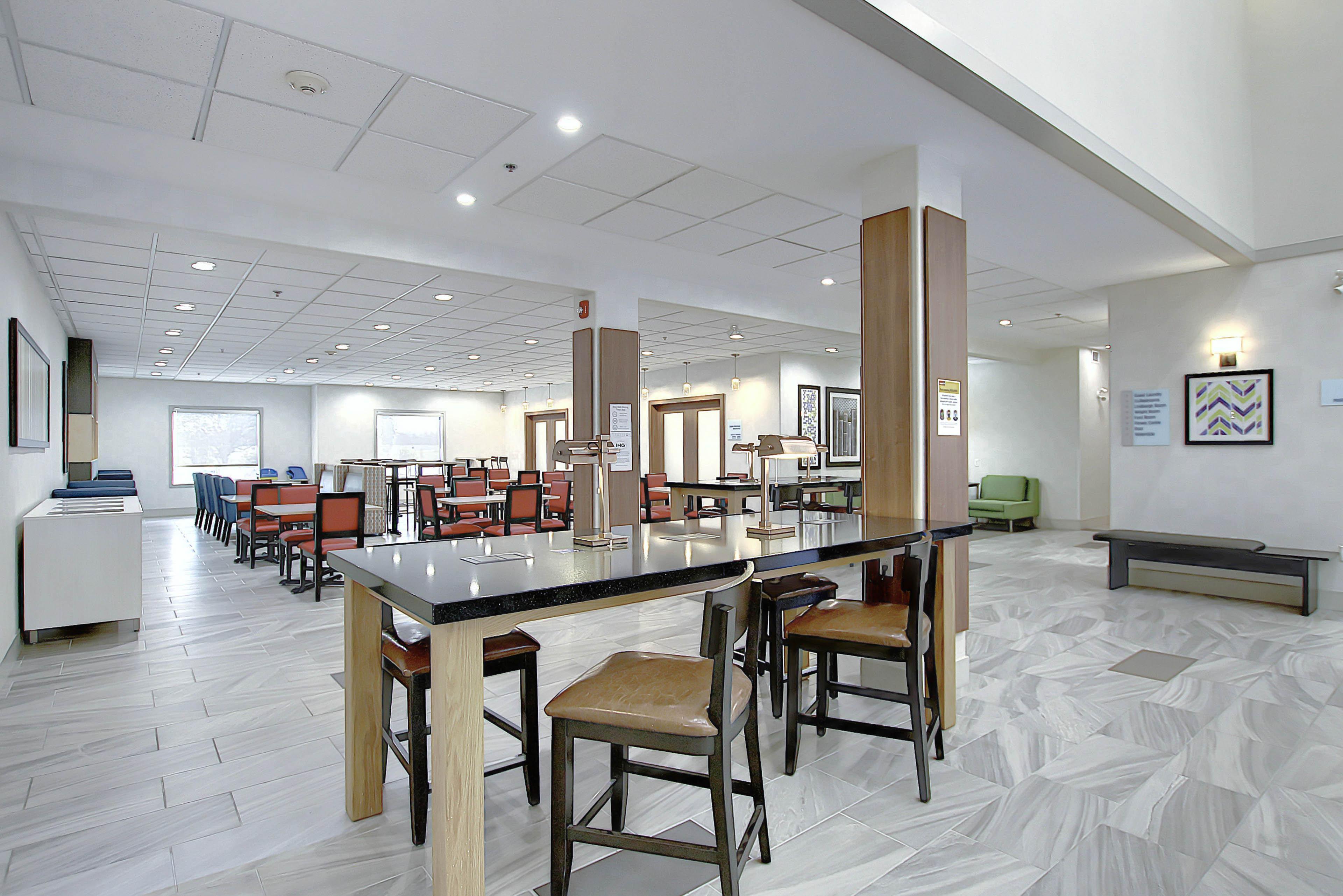 Holiday Inn Express Airport Calgary By Ihg Eksteriør bilde