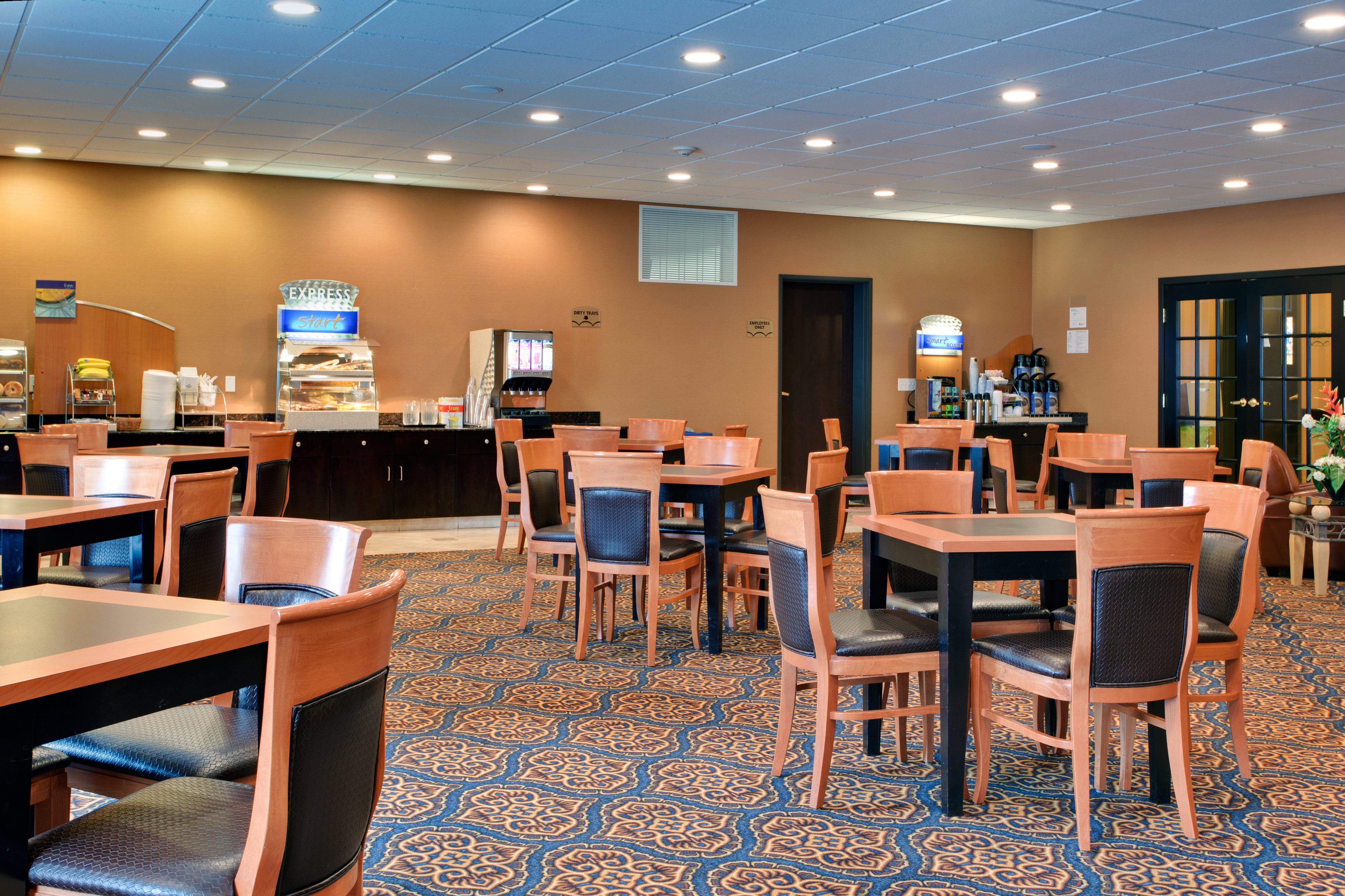 Holiday Inn Express Airport Calgary By Ihg Eksteriør bilde