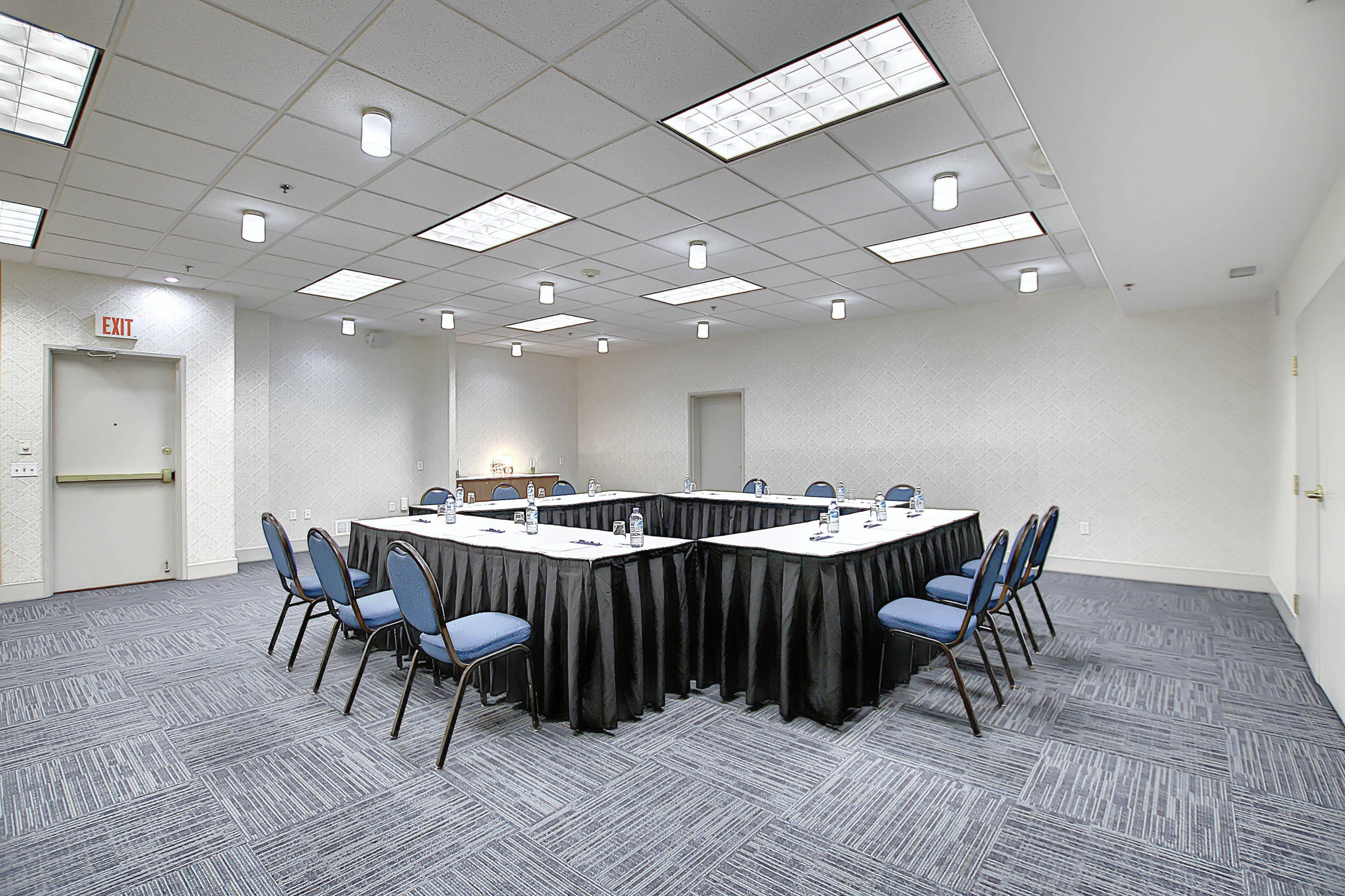 Holiday Inn Express Airport Calgary By Ihg Eksteriør bilde