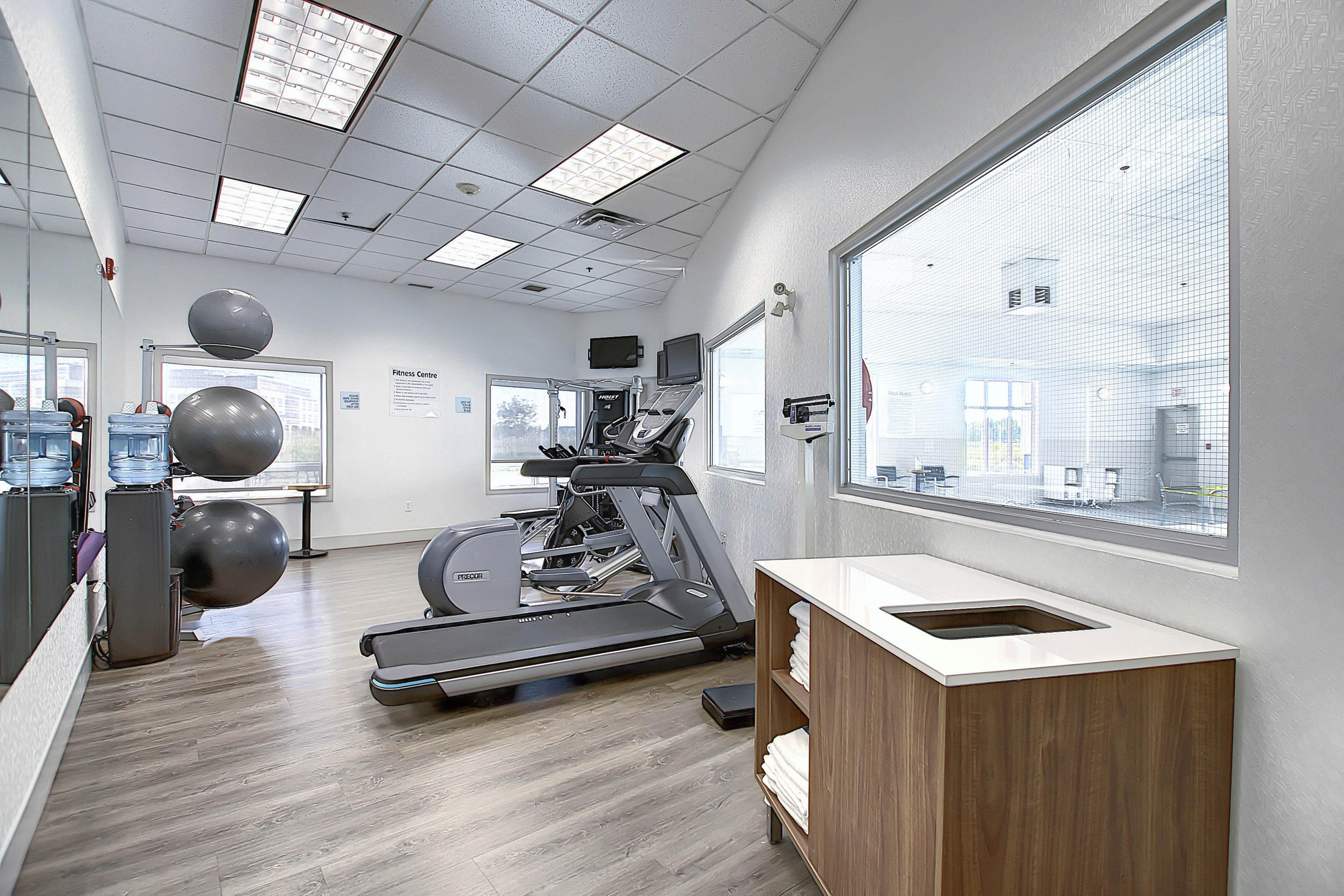 Holiday Inn Express Airport Calgary By Ihg Eksteriør bilde