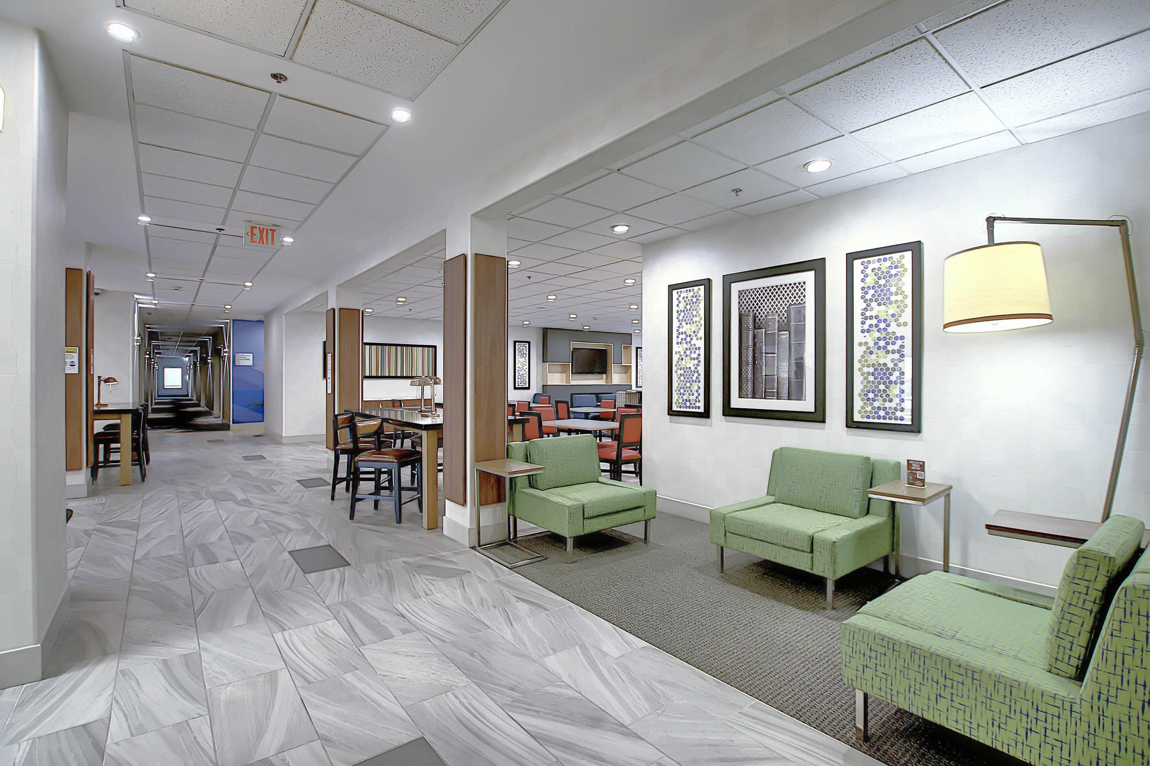 Holiday Inn Express Airport Calgary By Ihg Eksteriør bilde