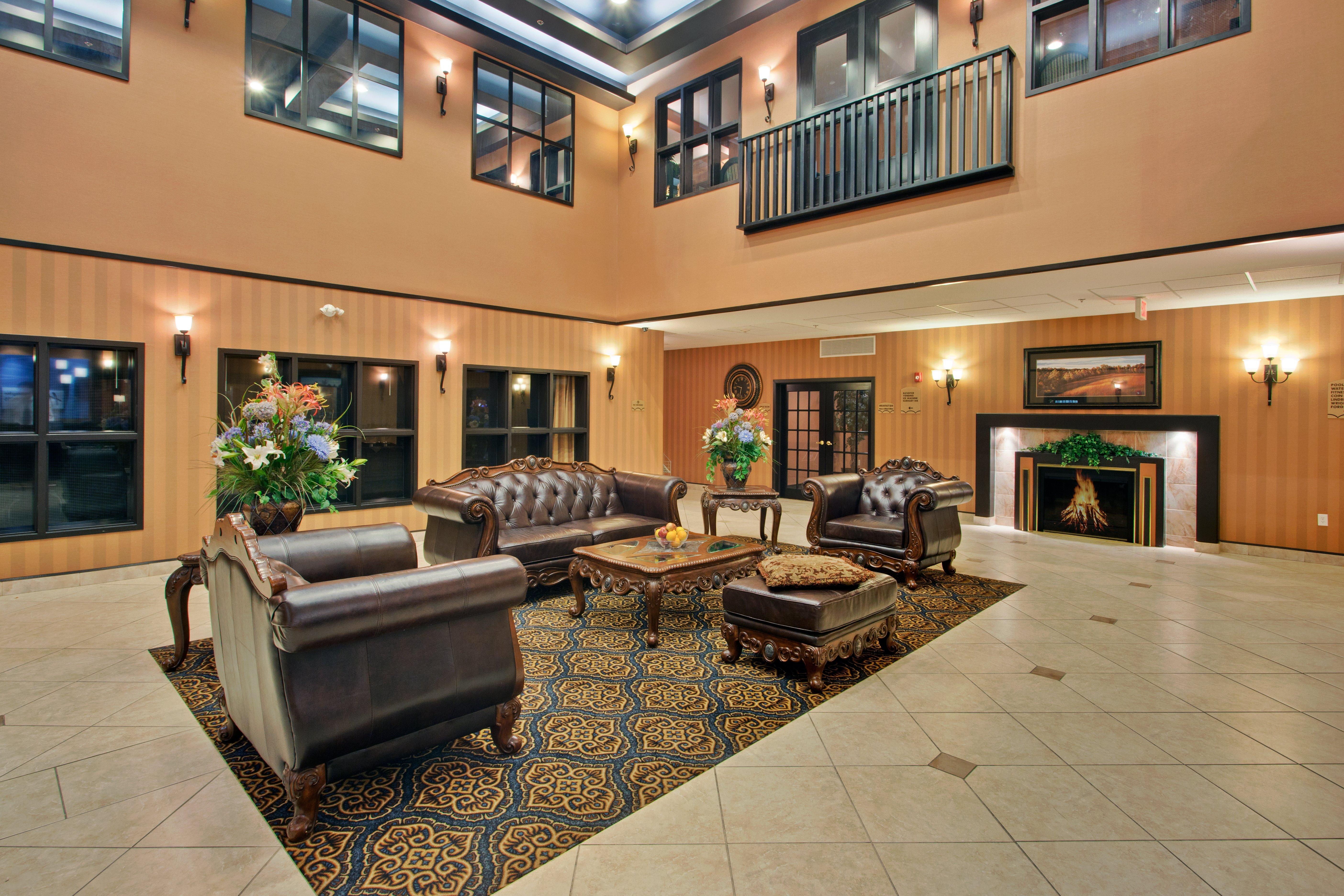Holiday Inn Express Airport Calgary By Ihg Eksteriør bilde