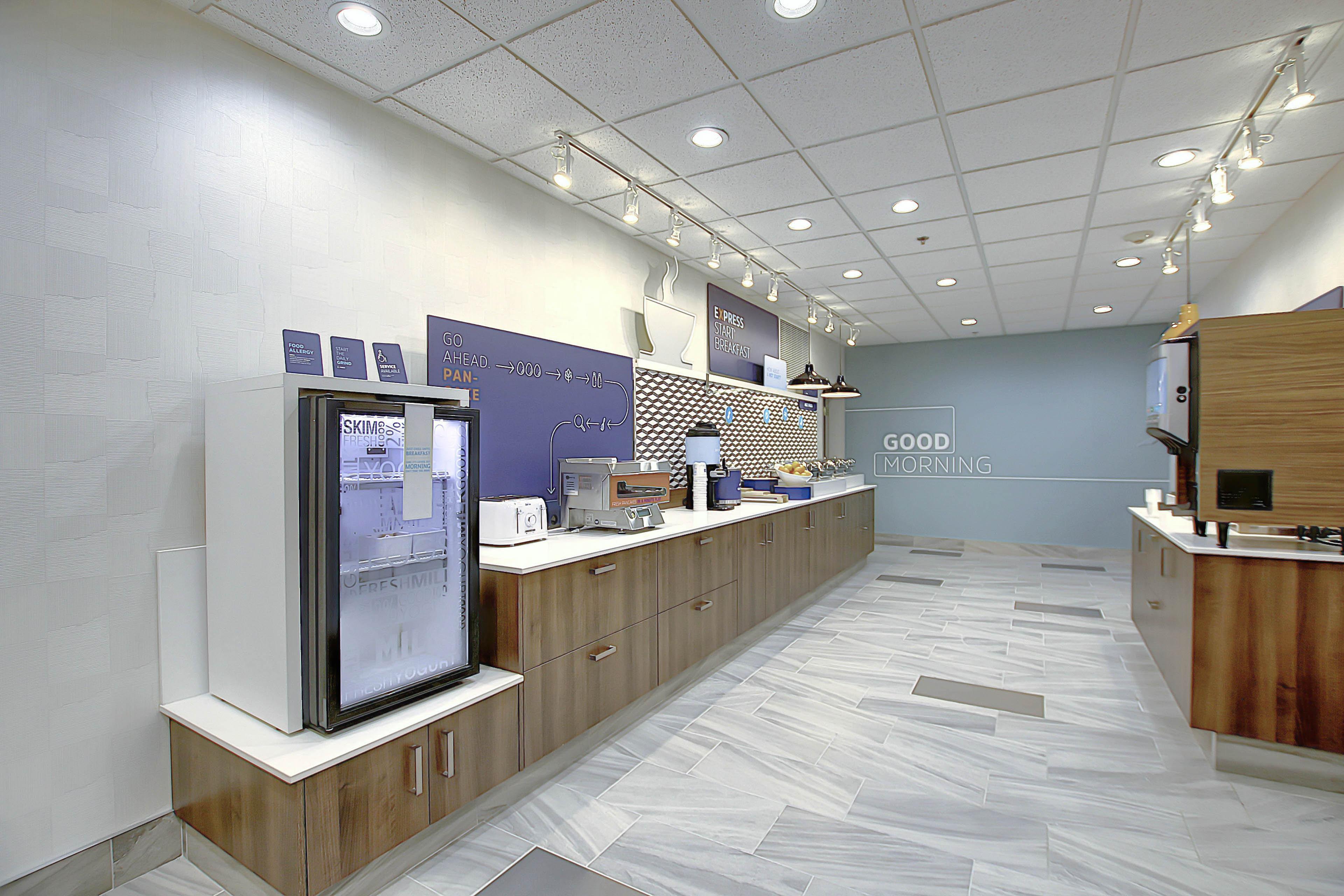 Holiday Inn Express Airport Calgary By Ihg Eksteriør bilde