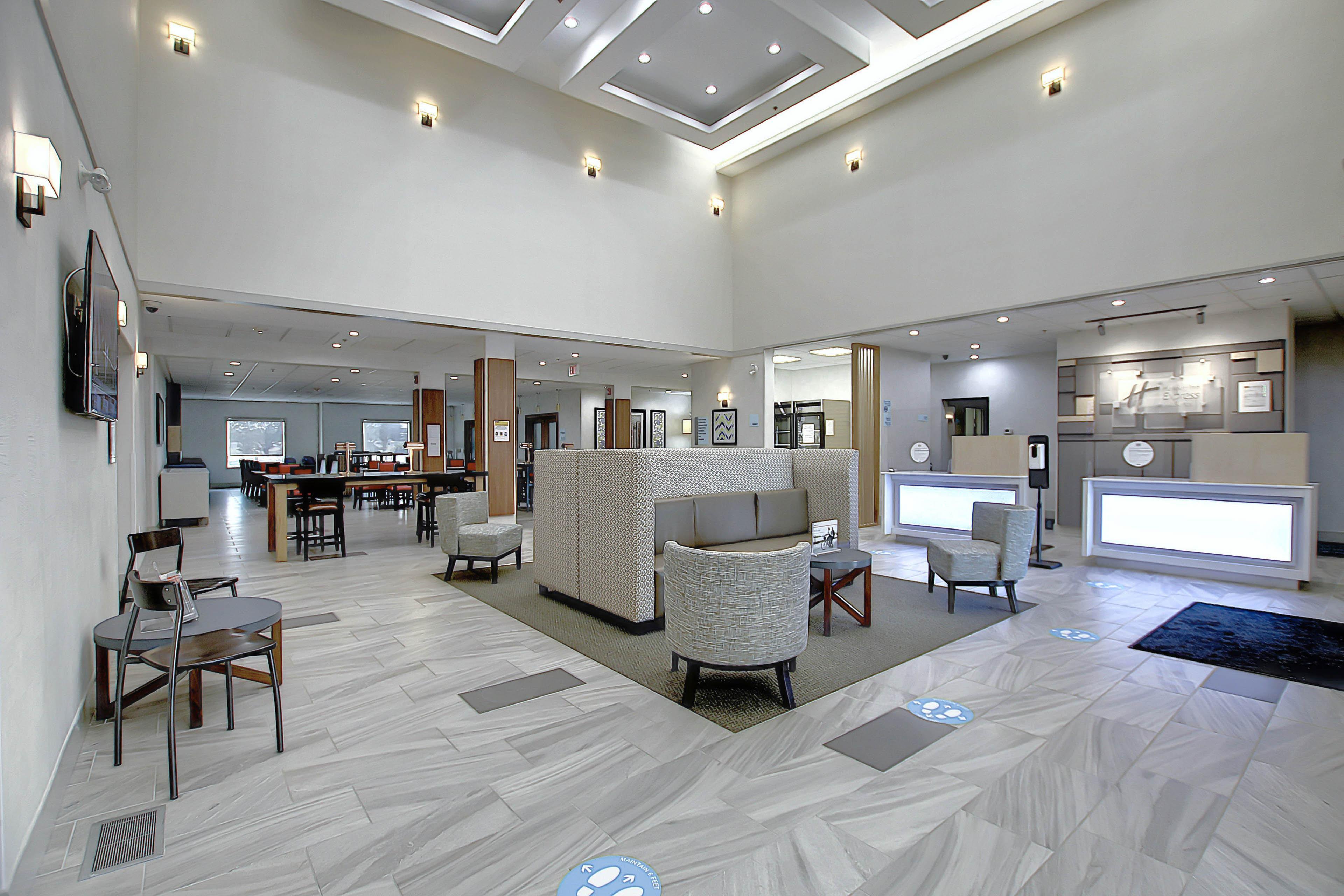 Holiday Inn Express Airport Calgary By Ihg Eksteriør bilde