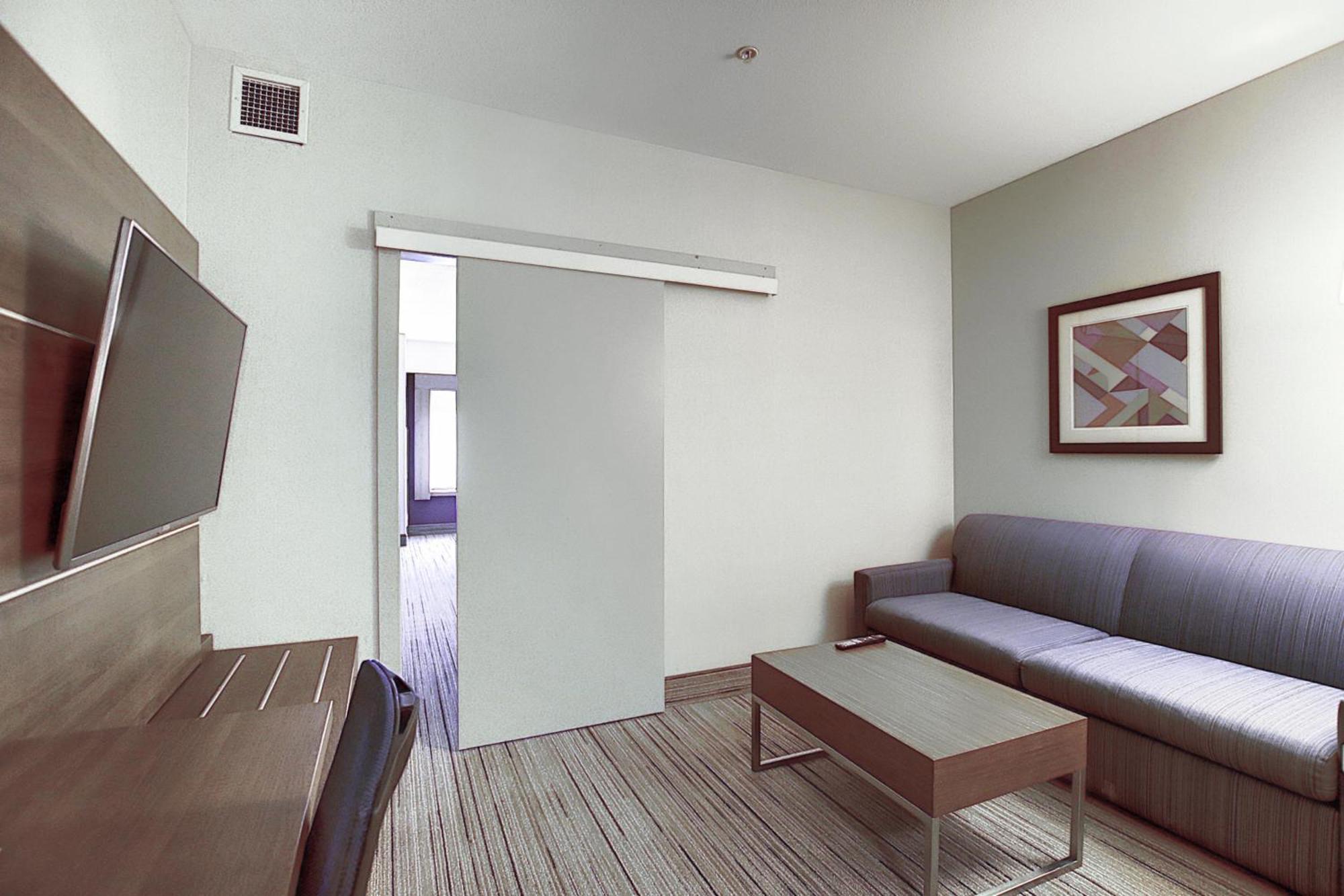 Holiday Inn Express Airport Calgary By Ihg Eksteriør bilde