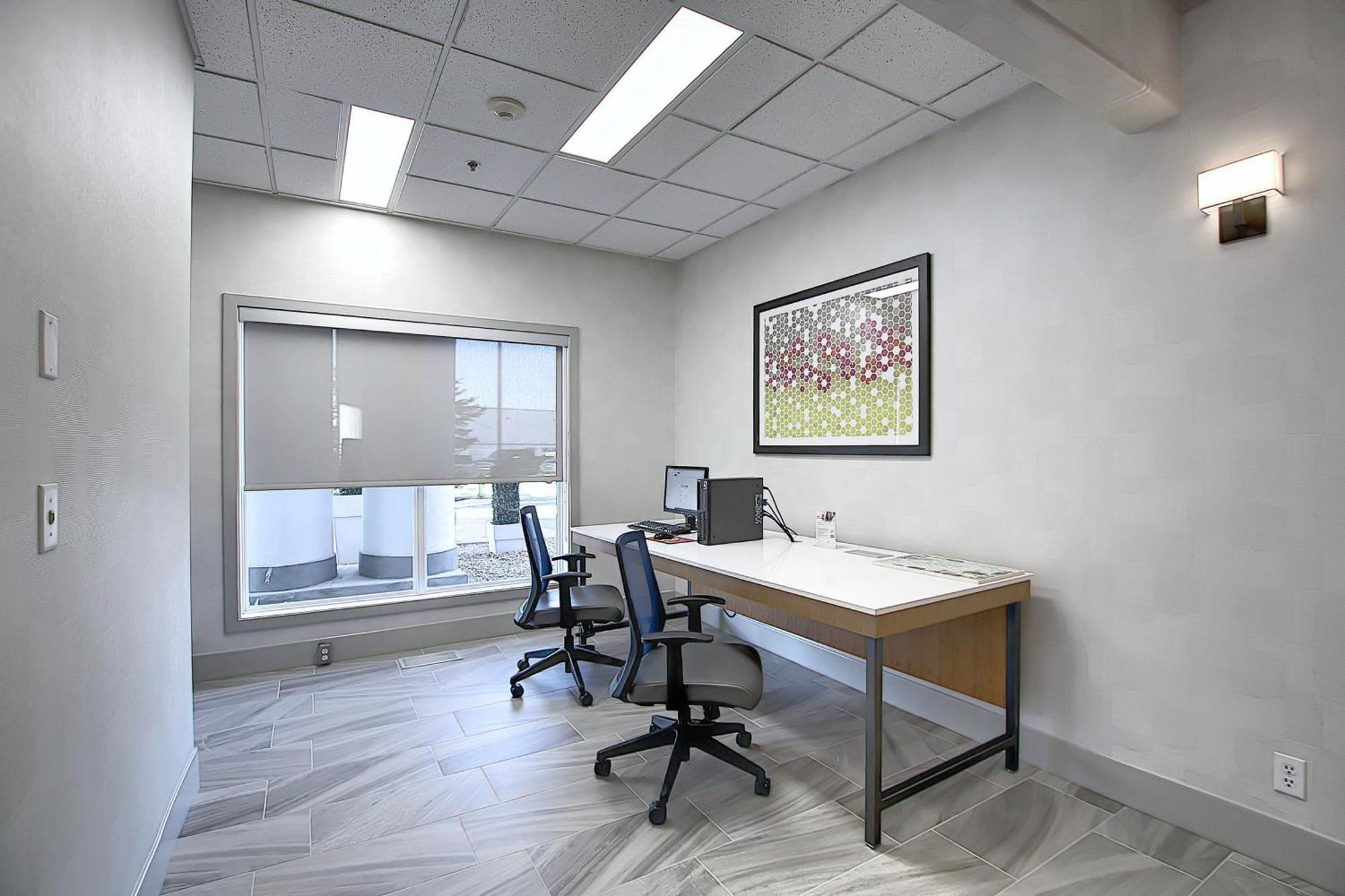 Holiday Inn Express Airport Calgary By Ihg Eksteriør bilde