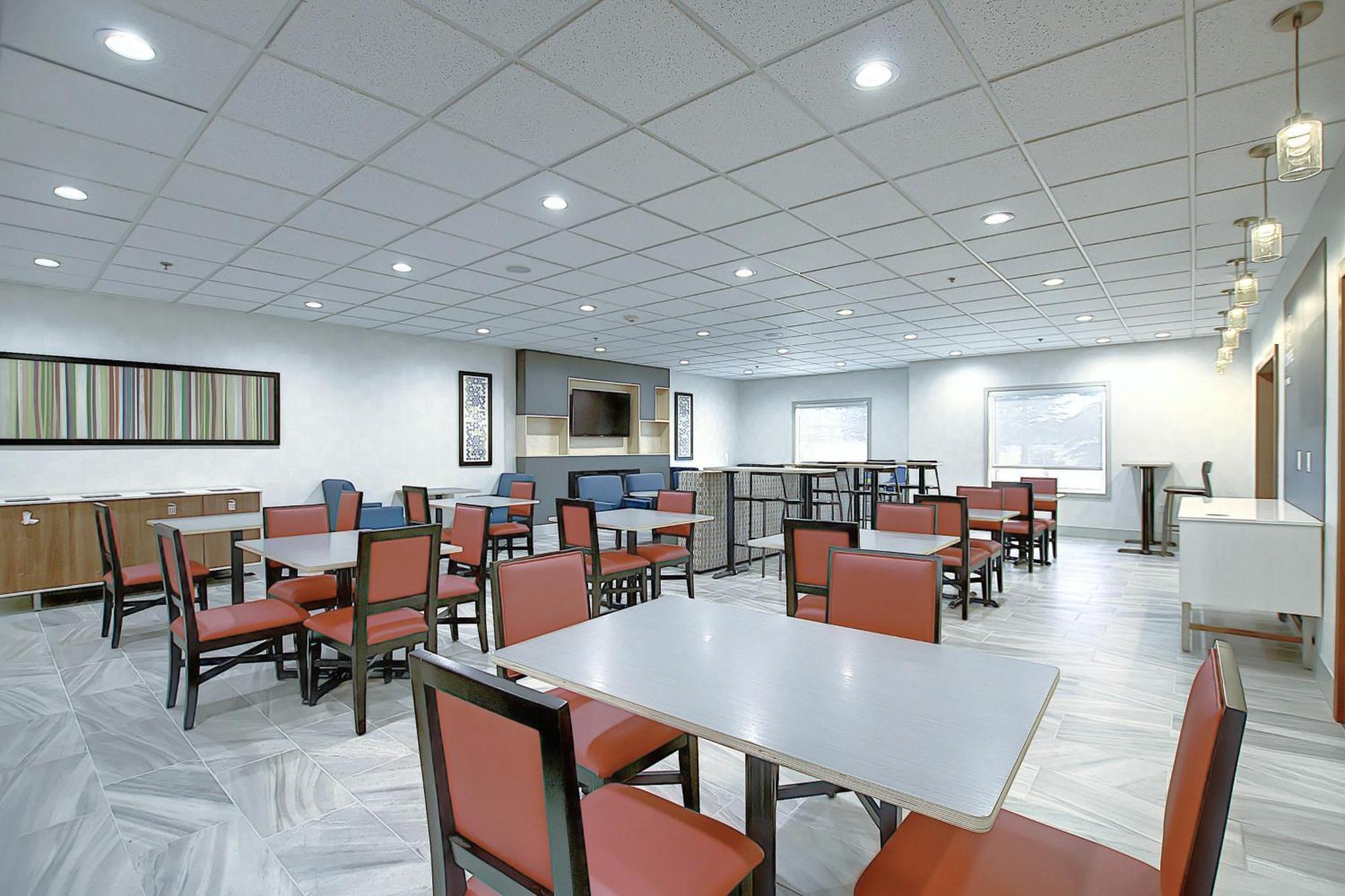 Holiday Inn Express Airport Calgary By Ihg Eksteriør bilde